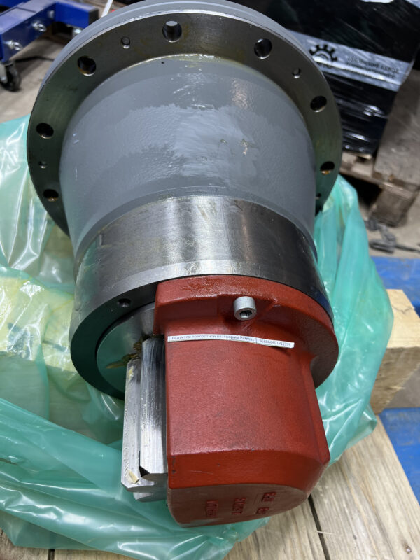 Liebherr 968866401 P 11993 редуктор поворотной платформы