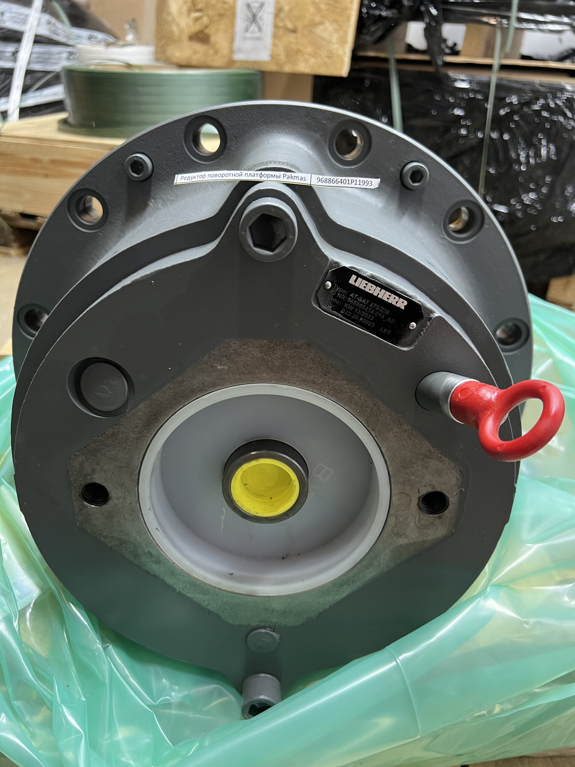 Liebherr 968866401 P 11993 редуктор поворотной платформы